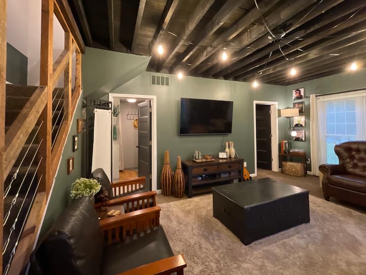 Eclectic Retreat Steps From Downtown - Indian River, MI