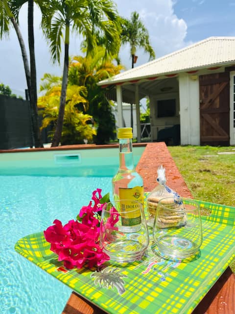 Bungalow Monarque swimming pool comfort and calm