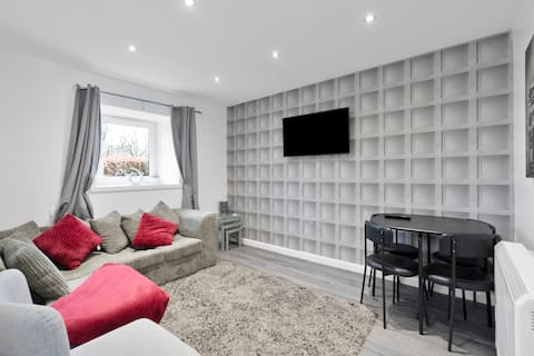Top performing Airbnb: Lovely City Home (Free Parking) (15mins to centre) in Liberton & Gilmerton