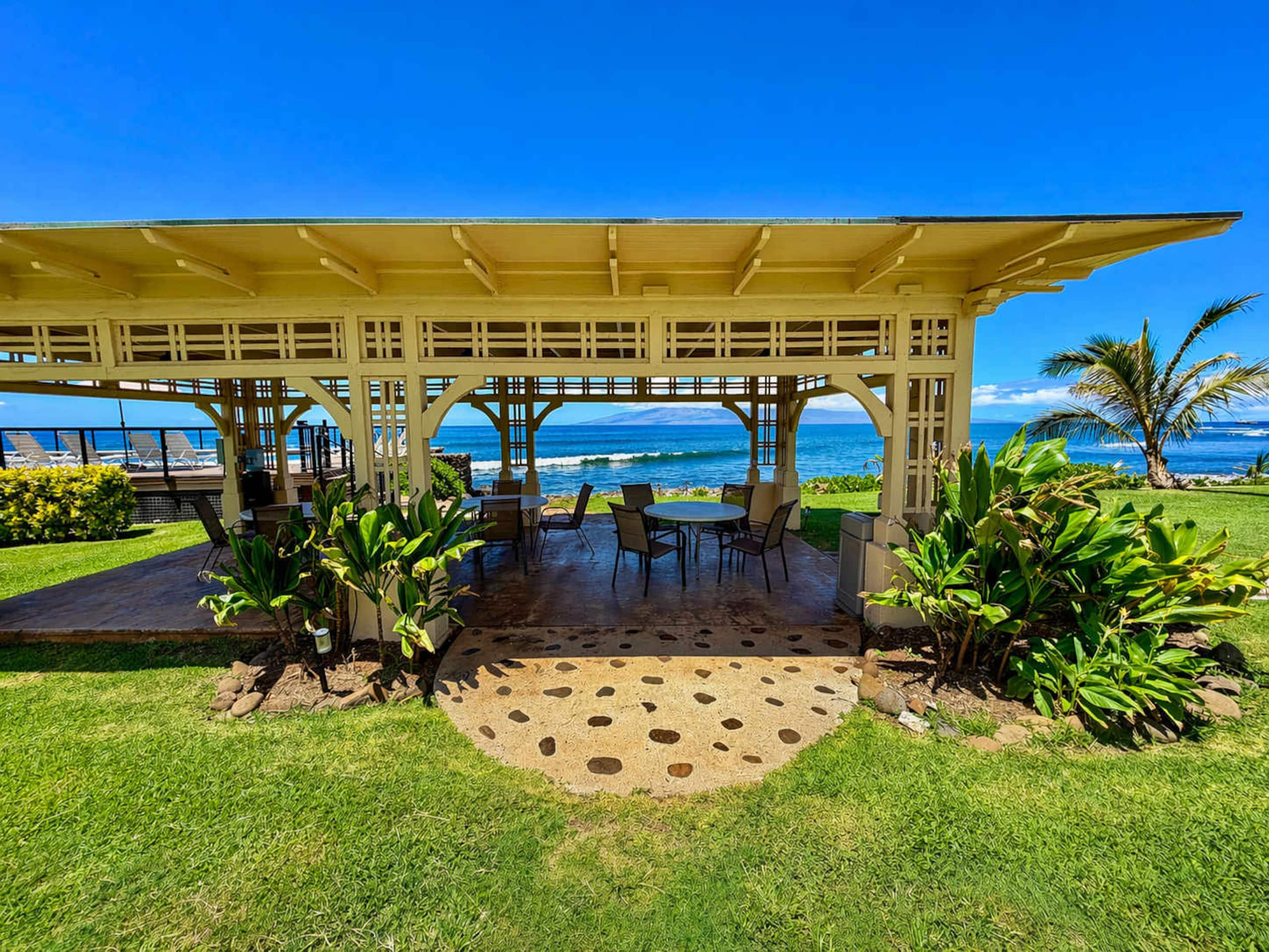 Townhouse in Lahaina · ★4.95 · 3 bedrooms · 4 beds · 2.5 baths - Image 11