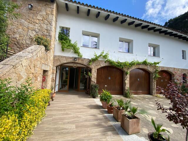 4 P Finca con piscina climatizada, jacuzzi gallery image 3