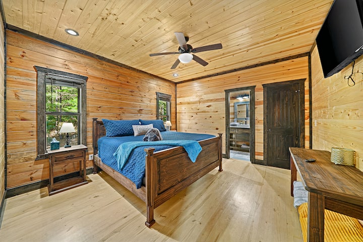 3rd King Suite with en-suite bath, closet and TV to watch your favorite Netflix or Hulu shows.