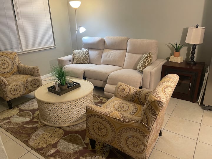 Port Tampa Flat Near Mcdill Afb. - Tampa, FL