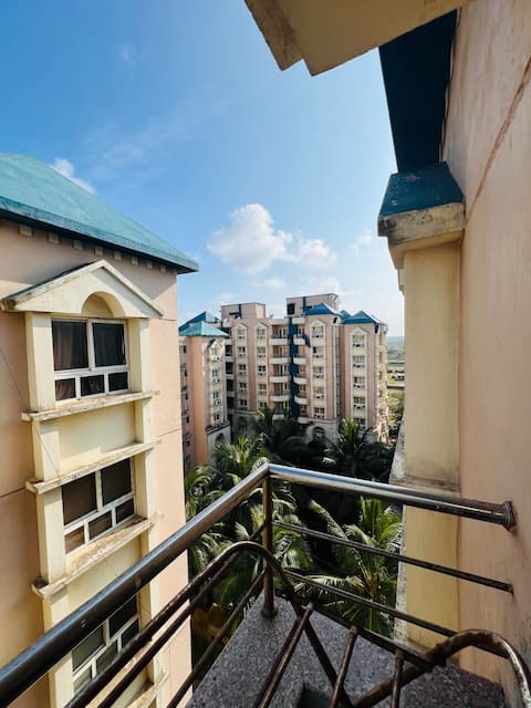 Lovely 1-bedroom suit with balcony and pool