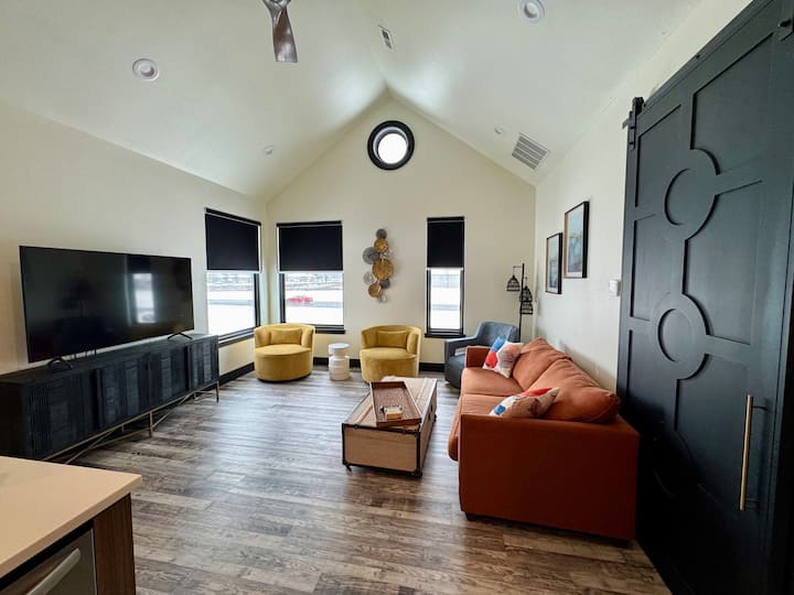 Highway Hideaway - Aurora, MO