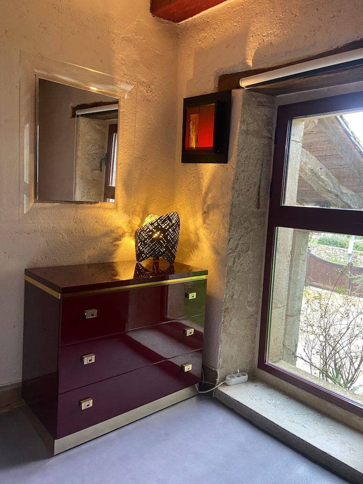 غرفة نوم الميزانين في الطابق الأول 