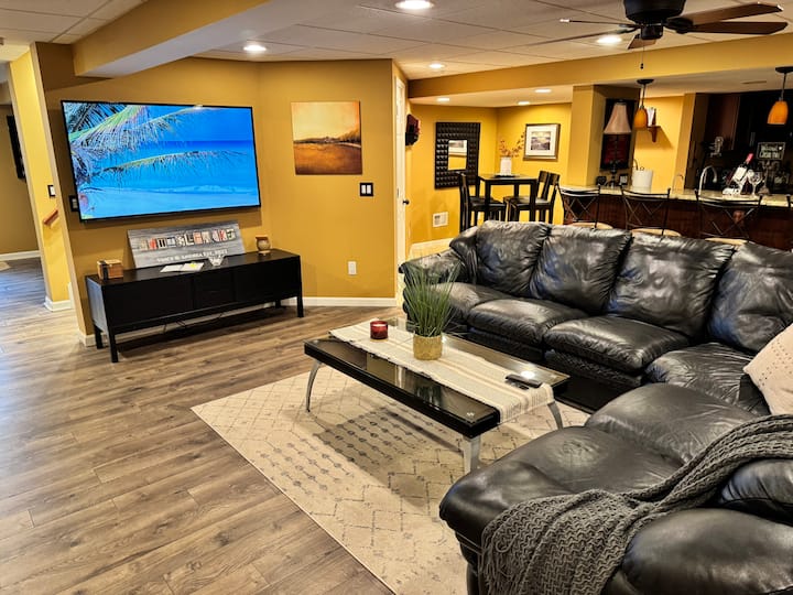 Brighton Retreat W/ Patio, Swim Spa & Game Room - Brighton, MI