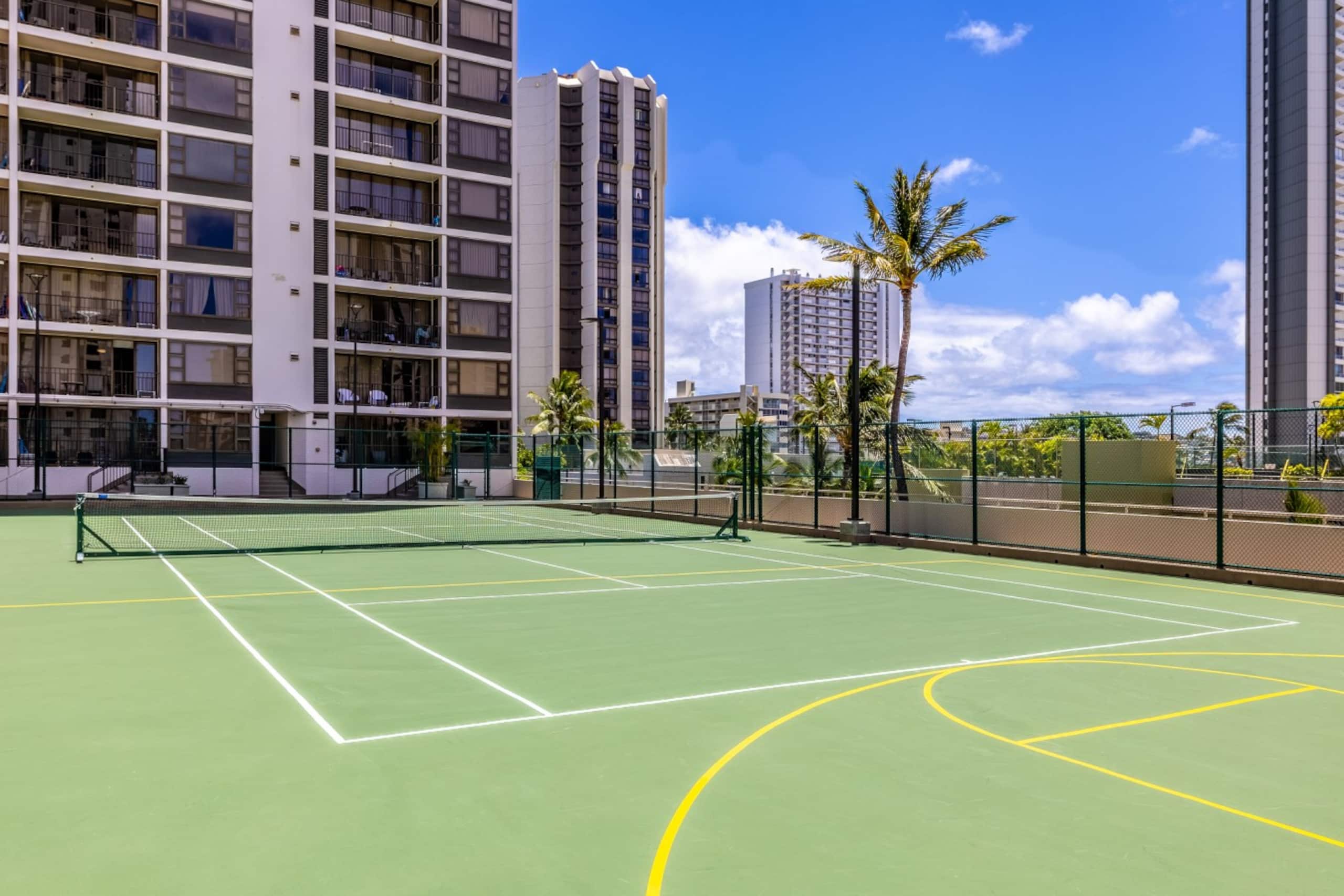Condo in Honolulu · ★4.79 · 1 bedroom · 4 beds · 1 private bath - Image 20