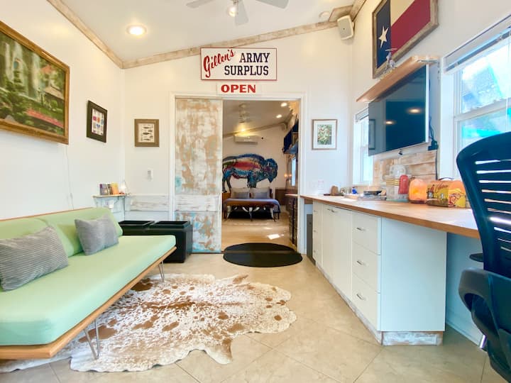 Buffalo Inn | Zilker Guesthouse | Free Parking - Austin, TX
