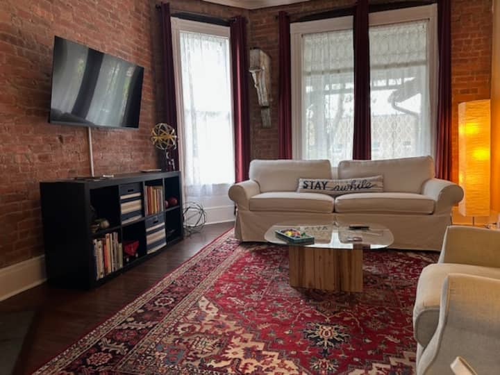 Spacious, Artsy, Brick Victorian,wifi, Laundry - Elmira, NY