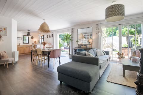 Top performing Airbnb: Very nice house with heated pool on Île de Ré in La Flotte