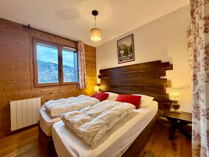 Dhomë gjumi me dy krevate tek 80 x 190 (shtrojat janë të disponueshme me qira)