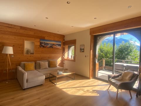 Annonce Airbnb populaire: Luxury apartment with stunning views and garden à Briançon