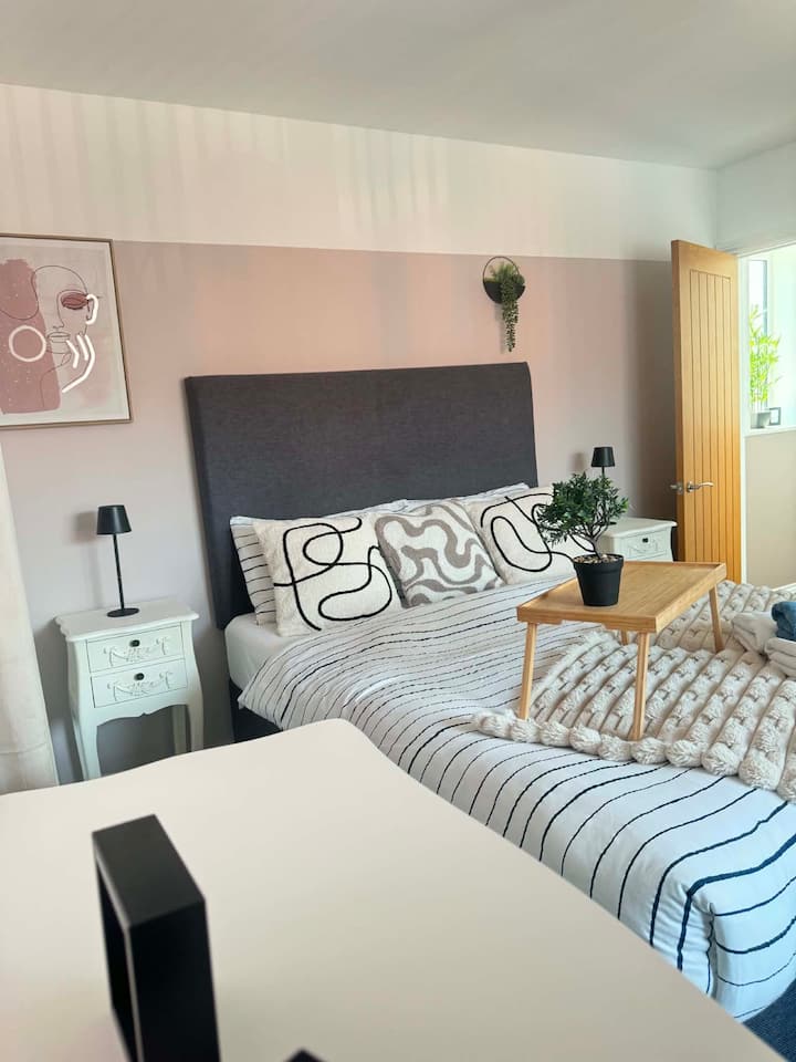Cozy 1 Bedroom House | Prime Location | Wi-fi - Swansea