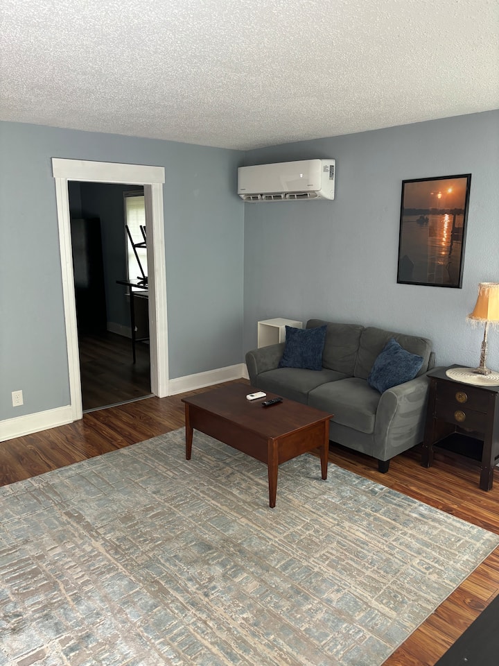 Downtown/parkside Duplex Side B (Pet Friendly) - North Carolina