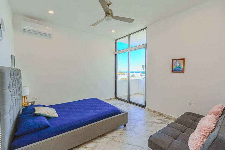 Manželská posteľ a dvojmiestna pohovka 