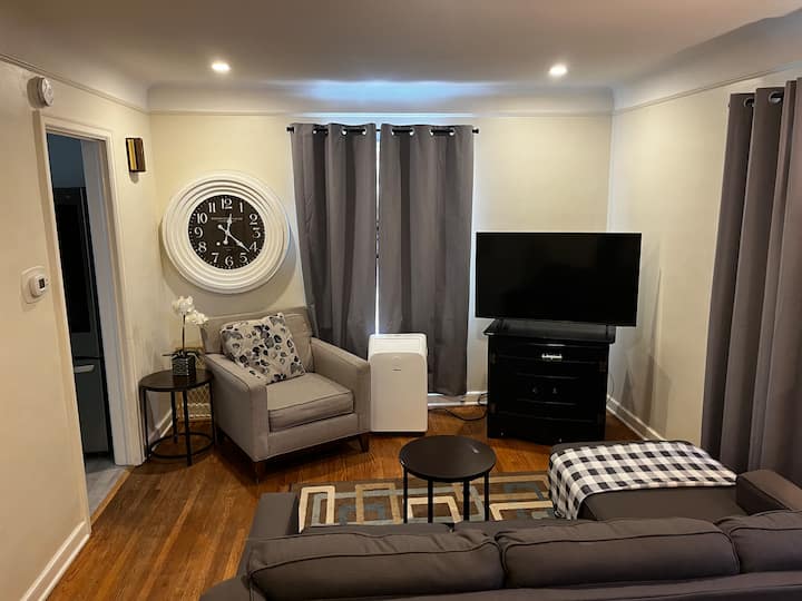 Cozy 2 Bedroom Home Close To Airport. - Minneapolis, MN