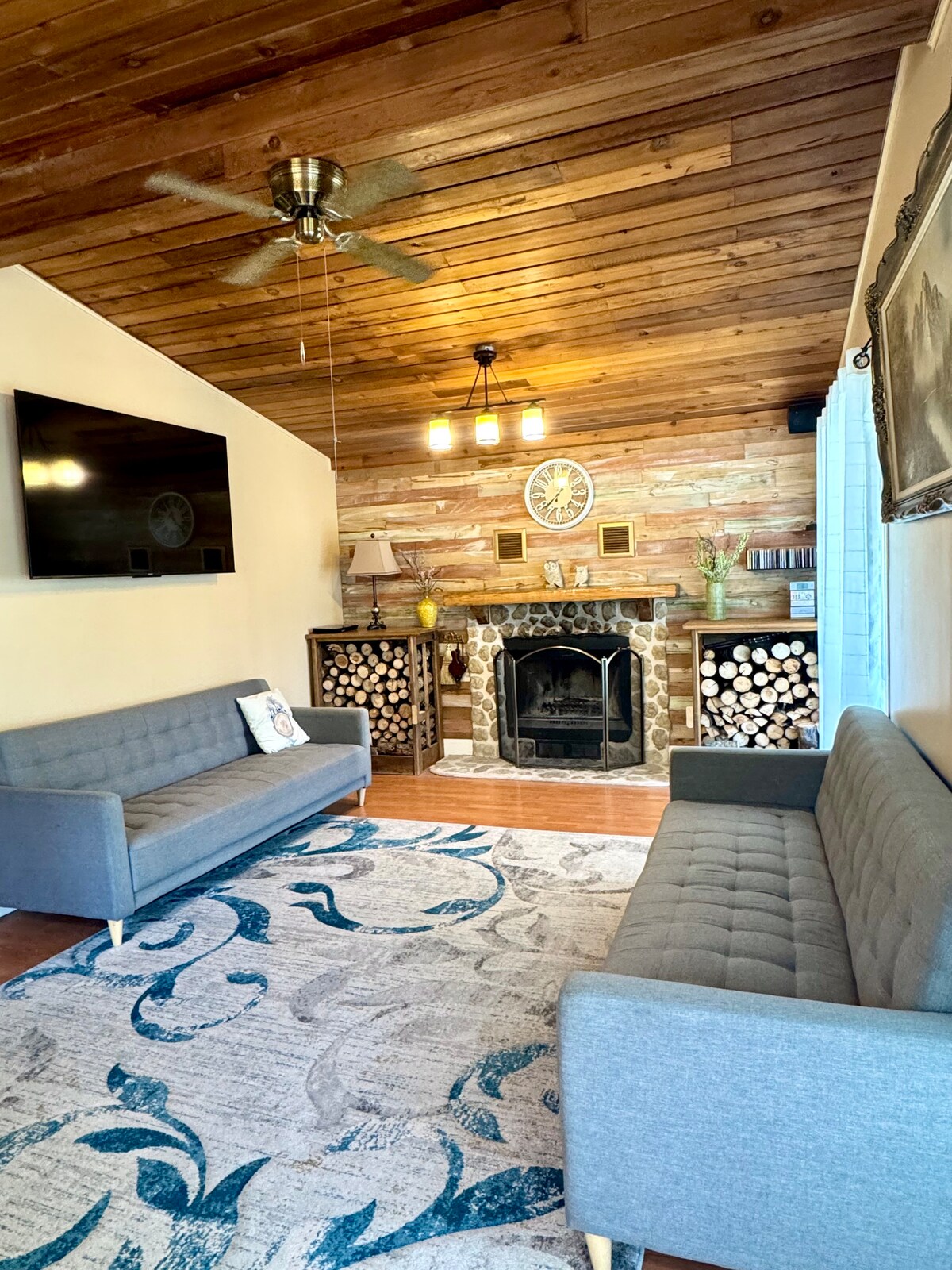 Lakefront 3 bed. cabin, private beach \u0026 fireplace - Cabins for Rent in MB,  Manitoba, Canada - Airbnb, image size:1200x1600