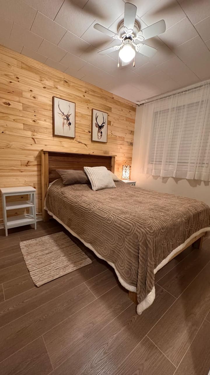 Lakefront 3 bed. cabin, private beach \u0026 fireplace - Cabins for Rent in MB,  Manitoba, Canada - Airbnb, image size:720x1280