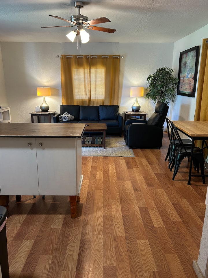 Cute One Bedroom Guesthouse With A Fenced In Yard - Longview, TX