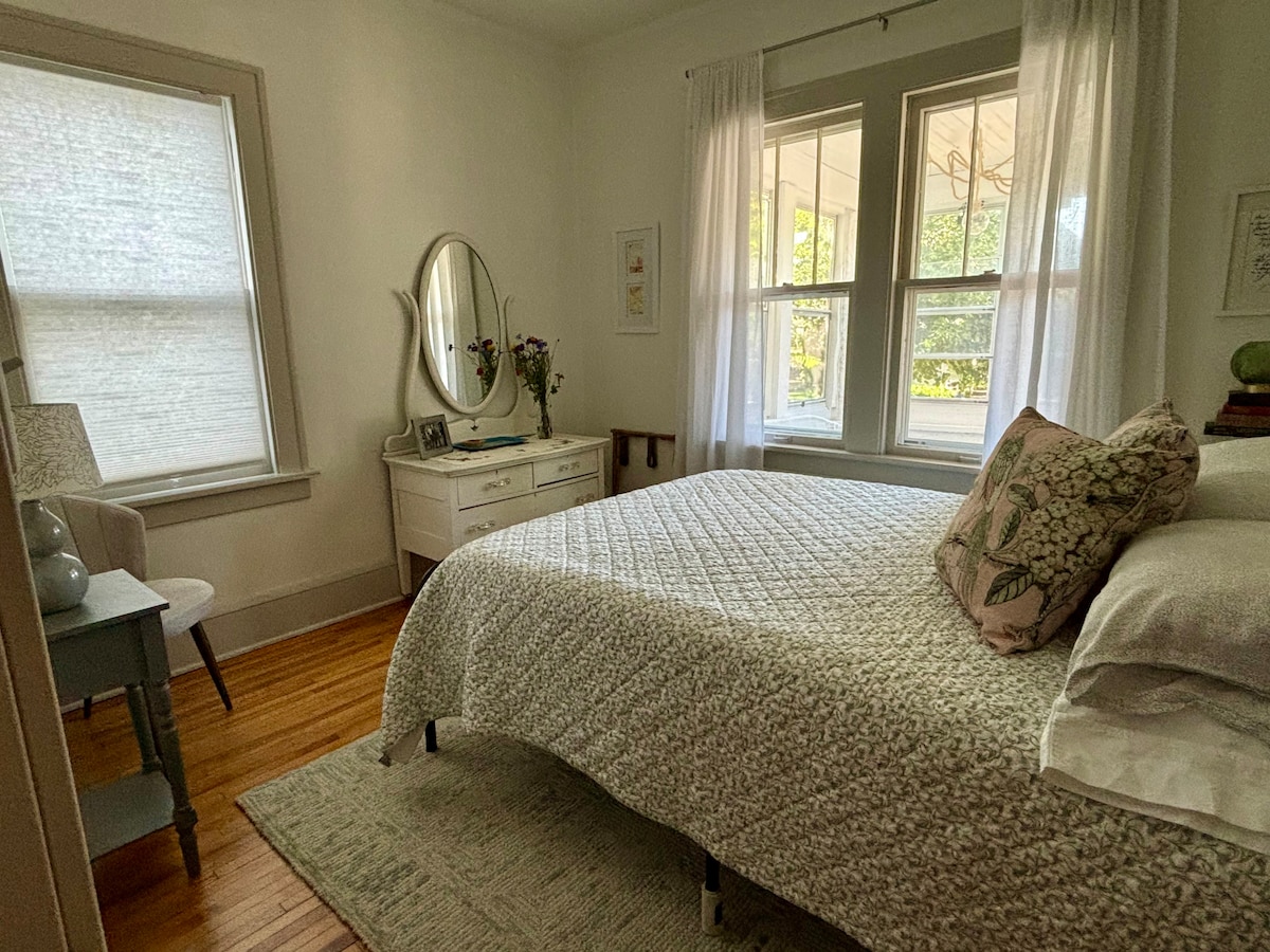 Entire Cottage Near Downtown St. Paul