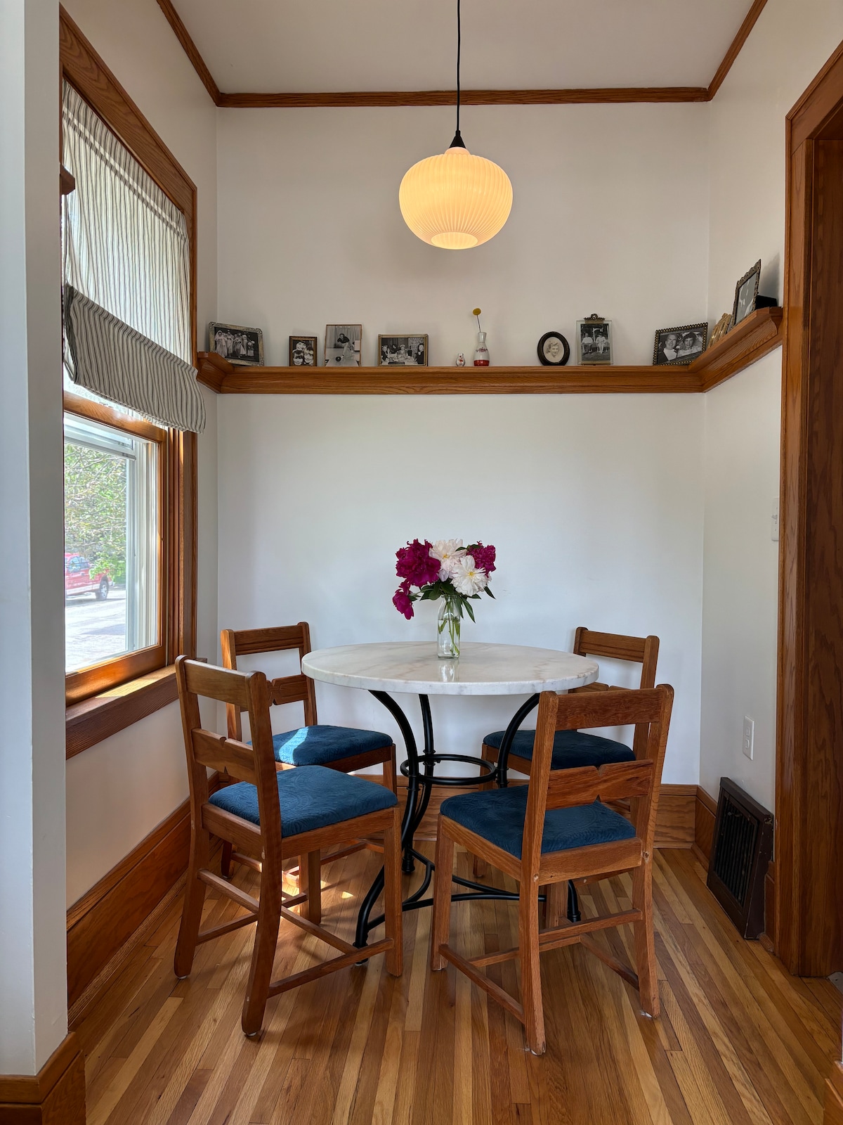 Entire Cottage Near Downtown St. Paul