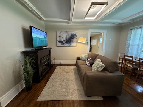 Popular Airbnb listing: Century Home Apt 1BR - by Niagara Falls in Niagara