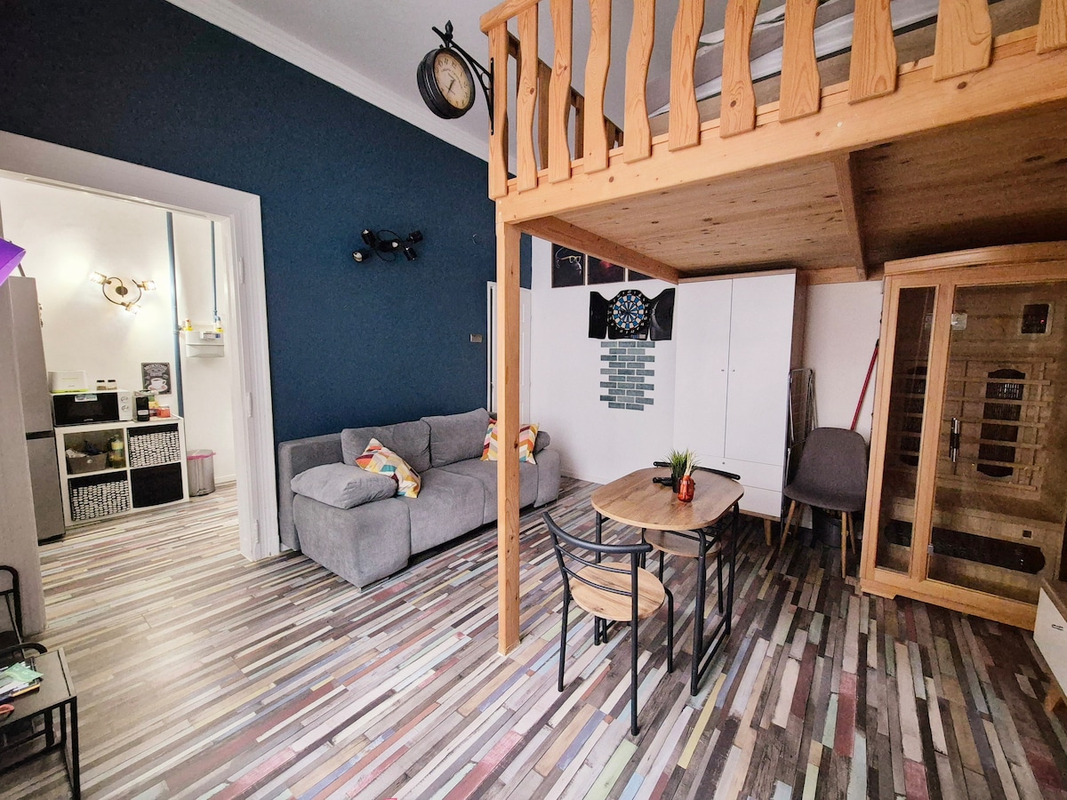 Sala de estar: espacio luminoso y acogedor con una decoración elegante, ¡perfecto para relajarse o jugar por la noche!