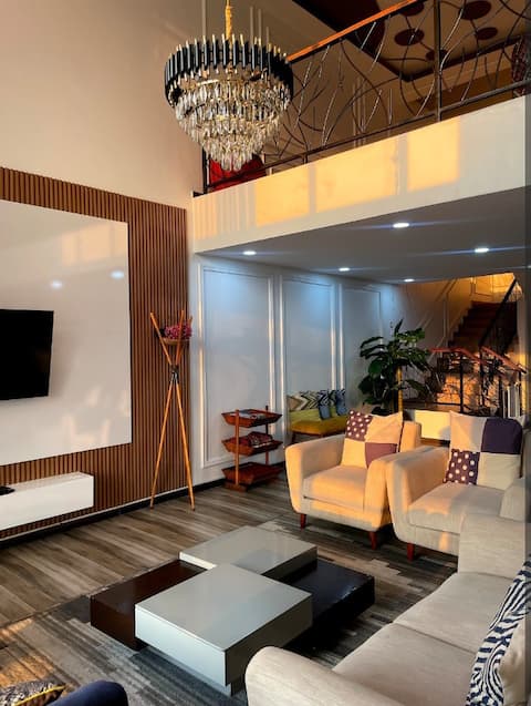 Spacious Villa with a pool in Mikocheni