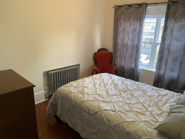 Segunda habitación con cama doble. 