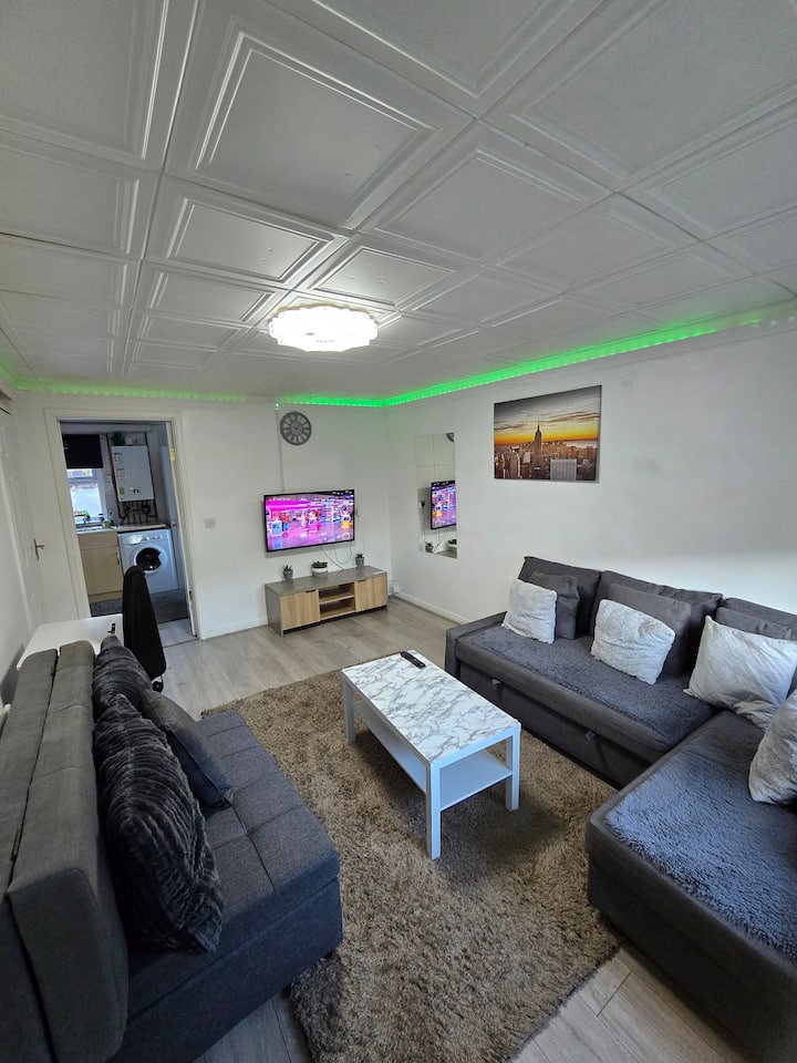 2 Bedroom Cozy Chambers, Free Parking, On Side - Leeds