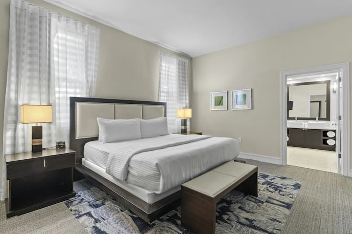 2 Spacious Rooms W/ Balcony & Kitchen | Pool & Gym - Doral, FL