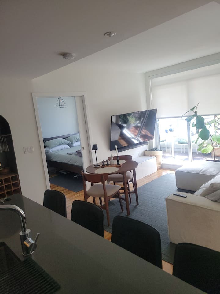 Walk To World Cup! Sleeps 5 Adults + 2 Kids - Vancouver