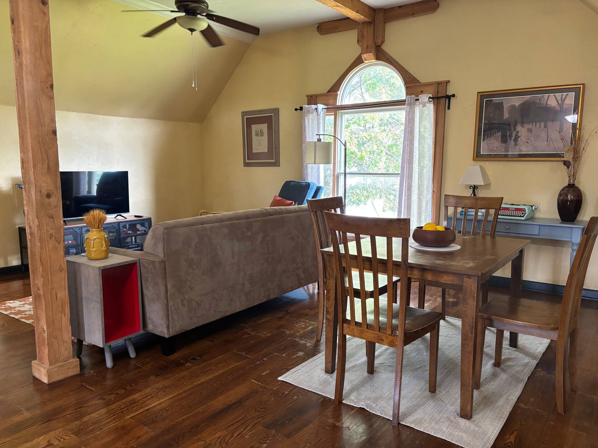 Spacious Country Apartment with Modern Amenities