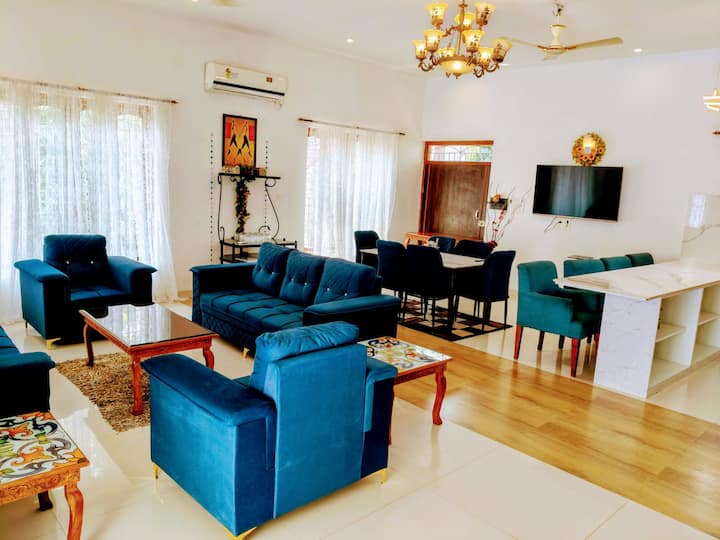 Living room image 6