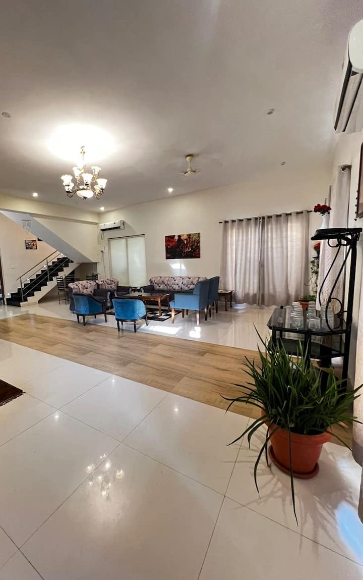 Living room image 2