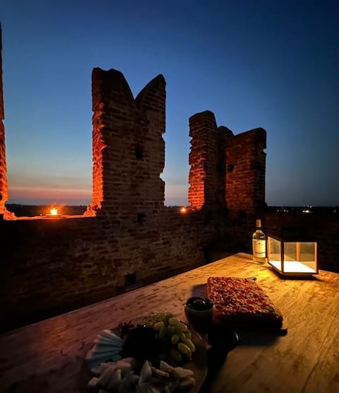 Torre dei Battagli-Dormi in a medieval tower