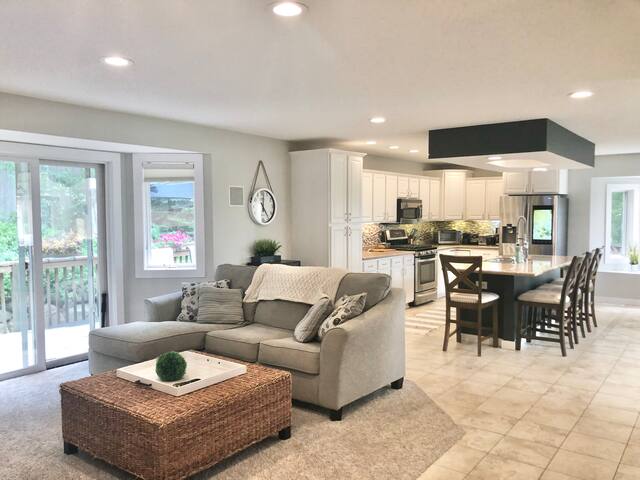 Executive 4 Bedroom with expansive nature views!