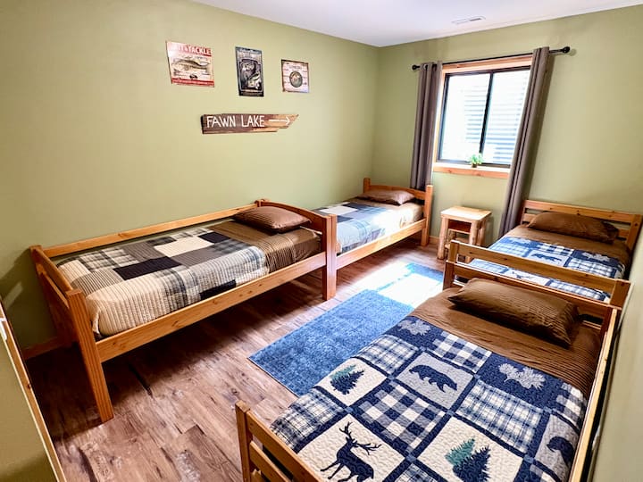 4 twin beds in lower level bedroom