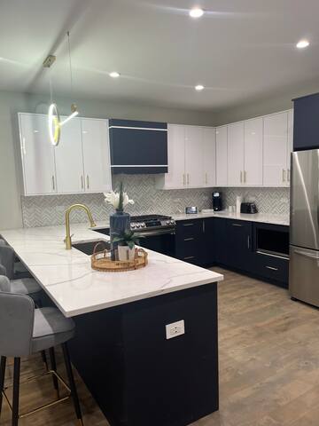 Modern Home ~20 min from Downtown gallery image 3