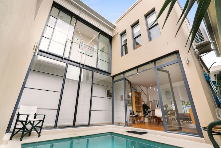 Stylish, spacious comfort. Ideal location.