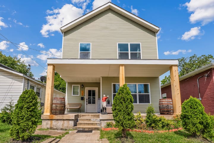 Derby/ Bourbon Trail 4br Pool Table Villa - Louisville, KY