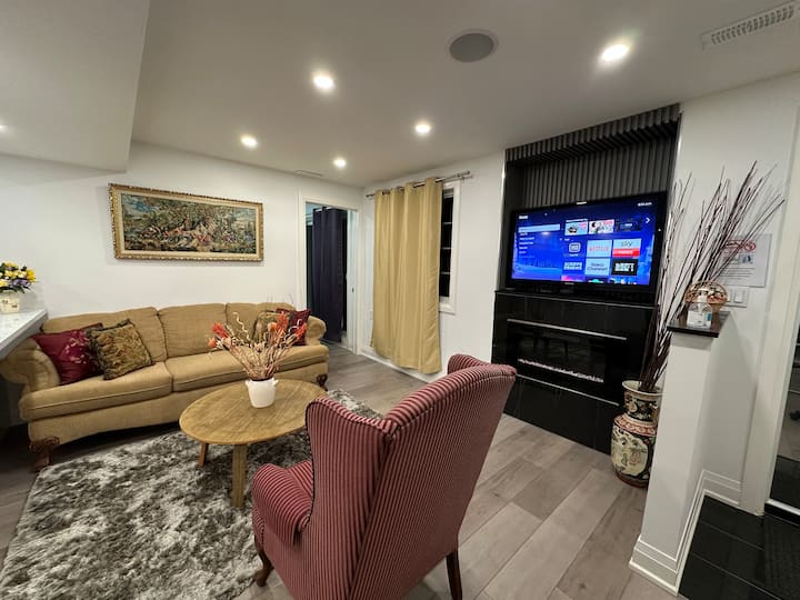 Bright Entire Walk-out 1 Br Apt+full-kitchen+parkg - Ontario