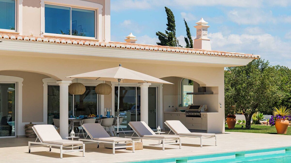 High-end Villa for Contemporary Living in the Hear 3