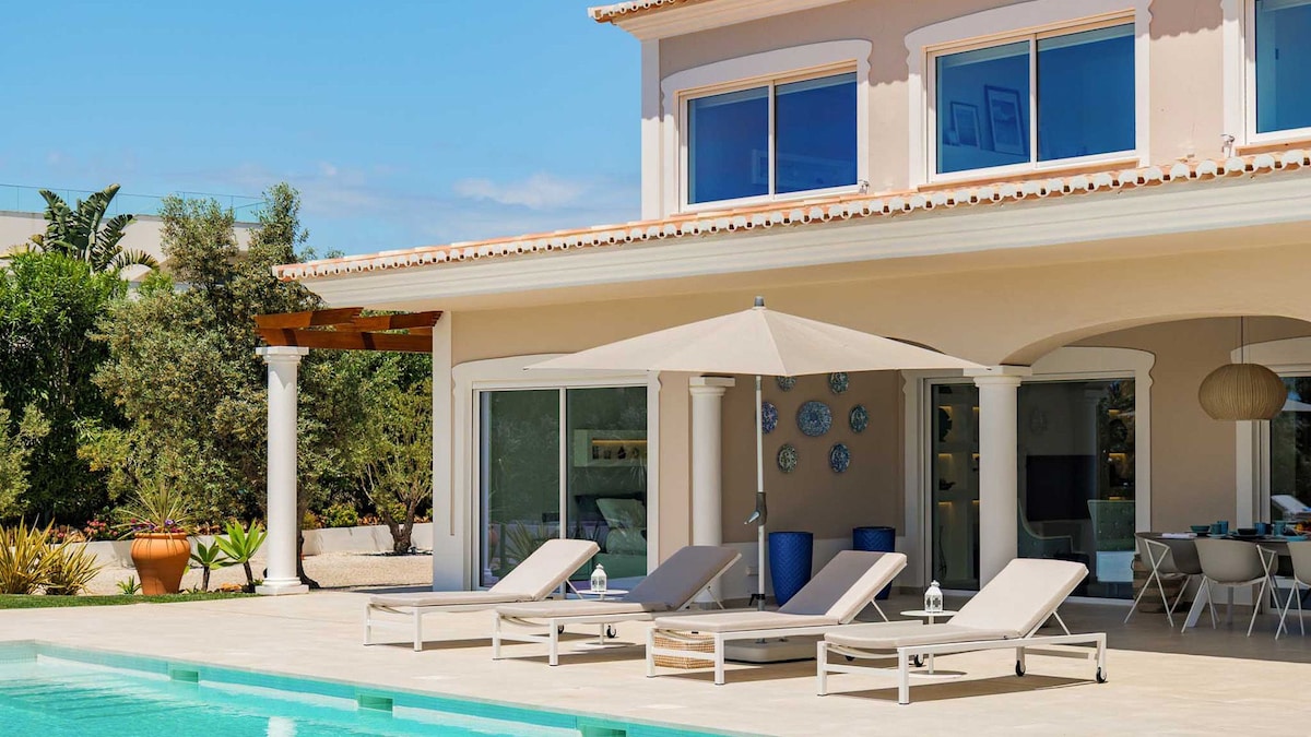 High-end Villa for Contemporary Living in the Hear 2