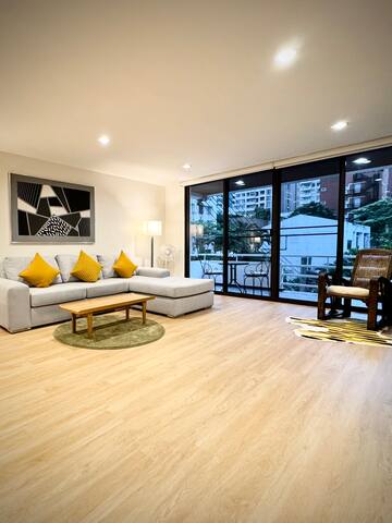 Newly renovated‼︎ 2 luxurious bedrooms en-suite. gallery image 3