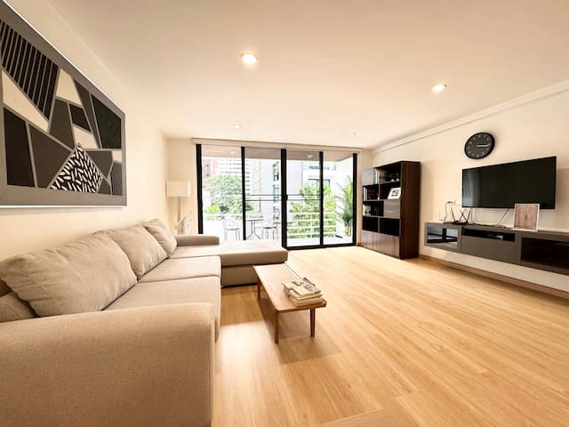 Newly renovated‼︎ 2 luxurious bedrooms en-suite. gallery image 2