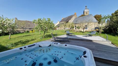 4 bedroom villa. Large Spa. Mont Saint Michel view