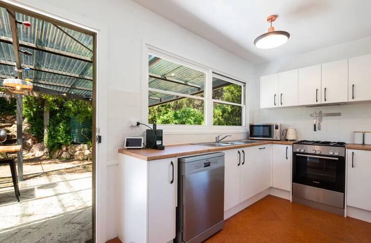 Coastal retreat/ Holiday House in Rye gallery image 4