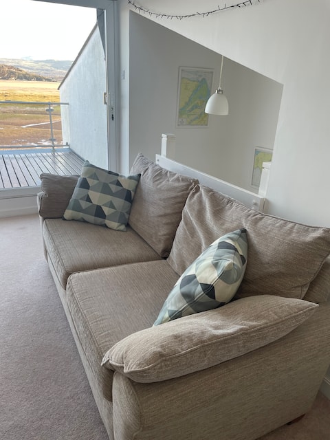 Successful Airbnb property: 'Snowdon Wharf' - Cosy Hideaway in Morfa Bychan, Ynys Galch, East, West, Gest, Tremadog
